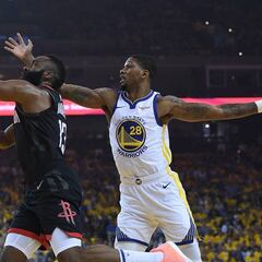 El triple mejorado de James Harden: 'step-back' a una pierna