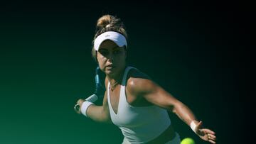 Tennis - Wimbledon - All England Lawn Tennis and Croquet Club, London, Britain - June 30, 2025 Mexico's Renata Zarazua in action during her first round match against Belgium's Yanina Wickmayer REUTERS/Isabel Infantes