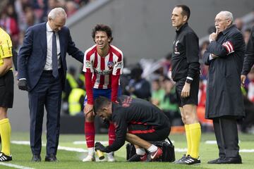 Un esguince de tobillo en el Atlético-Valencia trunca su adaptación al equipo y le deja en el dique seco un mes. Al volver le cuesta entrar en la dinámica.