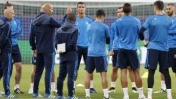 Zidane y sus jugadores, en la sesión del martes pasado en Wolfsburgo.