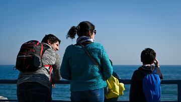 Vina del Mar, 07 de julio de 2024
Familia visita el borde costero de Vina del Mar en el ultimo fin de semana de vacaciones de invierno.
Jose Veas/Aton Chile