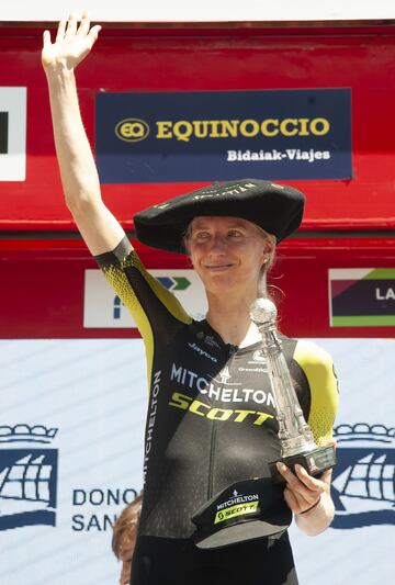 La ciclista australiana de Mitchelton Lucy Kennedy ha hecho historia al proclamarse vencedora de la primera edición femenina de la Clásica de San Sebastián. 




