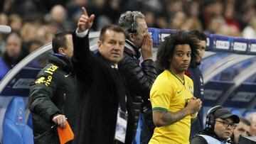 Marcelo junto a Dunga.