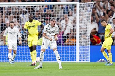 
El centrocampista uruguayo fue decisivo para finalizar una jugada de estrategia, tras el saque de un córner. Su buen disparo, con ayuda de un defensa amarillo, cogió portería de forma imparable para el portero del Villarreal.
