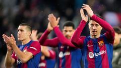 BARCELONA, 24/02/2024.- Los jugadores del Barcelona celebran su victoria tras el partido de LaLiga entre el Barcelona y el Getafe, este sábado en el estadio de Montjuich, en Barcelona. EFE/ Enric Fontcuberta
