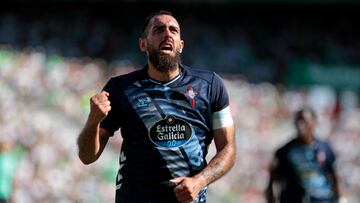 Borja Iglesias celebra el gol anotado ante el Elche.