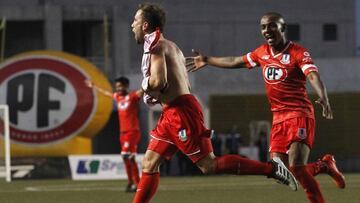 Futbol, Union La Calera vs Audax Italiano.
Duodcima fecha, campeonato nacional 2018.
El jugador de Union La Calera Mariano Carbieri, celebra con sus compaeros su gol contra Universidad de Chile durante el partido de primera division en el estadio Lucio Faria de Quillota, Chile.
05/05/2018
Sebastian Cisternas/Photosport
Football, Union La Calera vs Audax Italiano
12th date, National Championship 2018.
Union La Calera's player Mariano Carbieri, celebrate with teammates scoring against Universidad de Chile during the first division football match at the Lucio Faria stadium in Quillota, Chile.
05/05/2018
Sebastian Cisternas/Photosport
