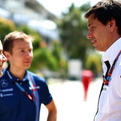 Mercedes y el posible conflicto de intereses Toto Wolff-Bottas