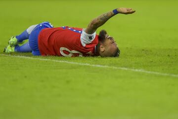 Bravo, Vidal y Messi: las postales del debut de la Roja