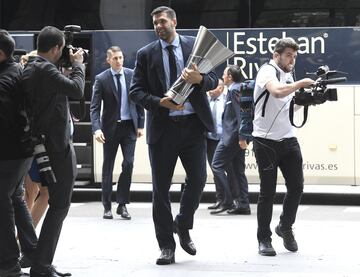 Felipe Reyes llega al Ayuntamiento de Madrid. 