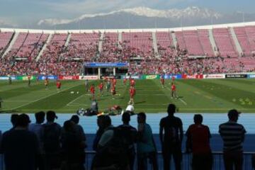 La selección chilena entrenó ante los hinchas en el Estadio Nacional, iniciativa para ayudar a Tocopilla.