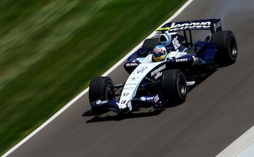 Debutó de manera oficial en la F1 en 2007 con la escudería Toro Rosso en el GP de Estados Unidos tras el grave accidente que sufrió Robert Kubica. Un año después, en 2008, disputó su primera temporada completa de F1 y consiguió su primera pole position y primera victoria. Fue en Monza, el GP de Italia de 2008, en segunda posición quedó Heikki Kovalainen y en tercer lugar el polaco Robert Kubica. Vettel terminó la temporada en octavo puesto con 35 puntos.