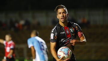 "Me sacó del fútbol amateur": el 'ahijado' de Almeyda que brilla en Chile