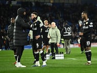 Soccer Football - Premier League - Brighton & Hove Albion v Chelsea - The American Express Community Stadium, Brighton, Britain - April 21, 2026 Chelsea's Enzo Fernandez looks dejected after the match REUTERS/Dylan Martinez EDITORIAL USE ONLY. NO USE WITH UNAUTHORIZED AUDIO, VIDEO, DATA, FIXTURE LISTS, CLUB/LEAGUE LOGOS OR 'LIVE' SERVICES. ONLINE IN-MATCH USE LIMITED TO 120 IMAGES, NO VIDEO EMULATION. NO USE IN BETTING, GAMES OR SINGLE CLUB/LEAGUE/PLAYER PUBLICATIONS. PLEASE CONTACT YOUR ACCOUNT REPRESENTATIVE FOR FURTHER DETAILS..