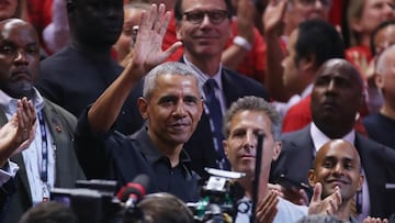 Barack Obama receives standing ovation during NBA Finals