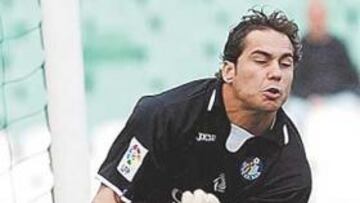 <b>MALA TARDE. </b>Este error de Aragoneses acabó en el 2-2.