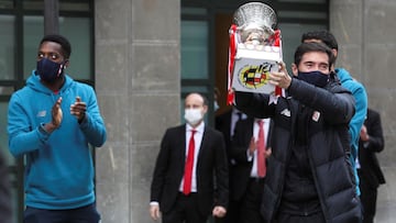 Marcelino levanta la Supercopa el año pasado