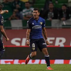 El Famalicao sigue líder tras derrotar al Sporting a domicilio