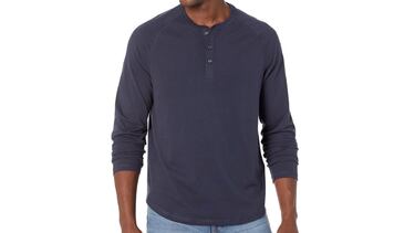 La camiseta más buscada por los hombres para despedir el verano es de Amazon y tiene manga larga