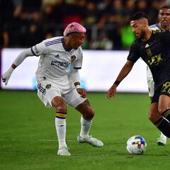 Barcelona target LA Galaxy defender Julián Araujo