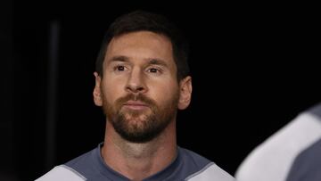 FORT LAUDERDALE, FLORIDA - OCTOBER 07: Lionel Messi #10 of Inter Miami CF looks on prior to the match against the FC Cincinnati during the first half at DRV PNK Stadium on October 07, 2023 in Fort Lauderdale, Florida.   Megan Briggs/Getty Images/AFP (Photo by Megan Briggs / GETTY IMAGES NORTH AMERICA / Getty Images via AFP)