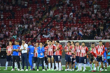 Plantel de Chivas después de perder la final del torneo Clausura 2023 en contra de Tigres.