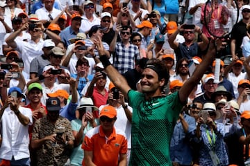 Una nueva final entre dos de las raquetas más fascinantes de todos los tiempos. Hoy ganó Federer bajo un sol de justicia en Miami. Nadal tuvo sus oportunidades de romper el servicio del suizo pero no lo consiguió. A pesar de eso, dejó una muy buena impresión. Veremos lo que pasa cuando llegue el momento de jugar en tierra batida. Aquí el resumen del partido en fotos.