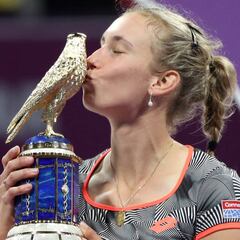 Mertens remonta ante Halep y logra su título más importante