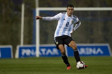 El central jug¨® uno de los dos partidos de la selecci¨®n argentina Sub-20 en la gira por Murcia. Fue en la derrota por 0-1 ante Francia. Disput¨® los 90 minutos y llev¨® el brazalete de capit¨¢n de la albiceleste.