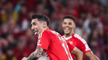 Lisbon (Portugal), 10/11/2024.- Benfica's Angel Di Maria celebrates scoring the 4-1 goal during the First League Soccer match between Benfica and FC Porto, in Lisbon, Portugal, 10 November 2024. (Lisboa) EFE/EPA/RODRIGO ANTUNES