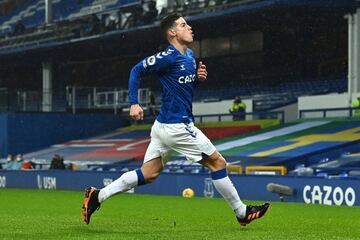 James Rodríguez abrió el marcador en el empate 1-1 entre Everton y Leicester con un remate de media distancia con su pierna derecha.