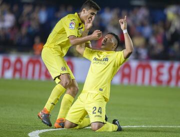 1-2. Roger Martínez celebró el primer gol.