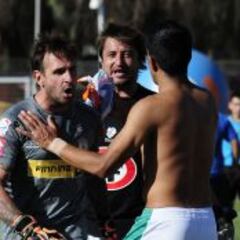 Cobresal gana un polémico clásico y complica a Cobreloa