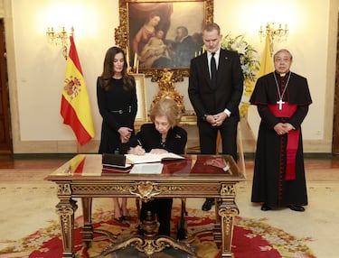 La regla escrita del Vaticano que solo da privilegio a la reina Letizia y otras cinco mujeres en todo el mundo