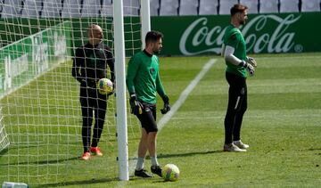 Parera y Ezquieta, porteros del Racing, en El Sardinero.