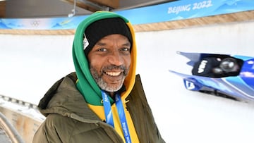 El expiloto de bobsleigh de Jamaica Chris Stokes posa para una foto en el Yanqing National Sliding Centre de los Juegos Ol&iacute;mpicos de Invierno de Pek&iacute;n 2022.