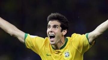 <B>LUZ EN LAS TINIEBLAS.</B> Kaká iluminó con su golazo a un Brasil demasiado gris.