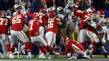 Las Vegas (United States), 12/02/2024.- Kansas City Chiefs kicker Harrison Butker kicks a free goal during the first half of Super Bowl LVIII between the Kansas City Chiefs and the San Fransisco 49ers at Allegiant Stadium in Las Vegas, Nevada, USA, 11 February 2024. The Super Bowl is the annual championship game of the NFL between the AFC Champion and the NFC Champion and has been held every year since 1967. EFE/EPA/JOHN G. MABANGLO
