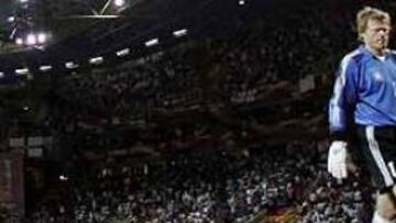 <b>NUEVO GOLPE.</B> A sus pobre rendimiento deportivo, el portero alemán debe añadir sus problemas sentimentales.