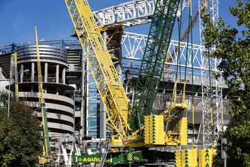 Así avanzan las obras remodelación y modernización del Santiago Bernabéu. Ni las lluvias de elevada intensidad caídas en la capital ni los efectos de la DANA climatológica que están afectando a toda España han frenado el ritmo de las obras cuya finalización está prevista para principio del mes de octubre de 2022, aunque es factible que la finalización de la reforma finalice unos meses antes de lo previsto.