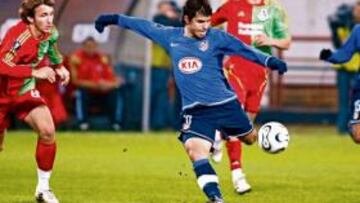 <b>LA ESTRELLA. </b>El Kun Agüero hizo un control perfecto para marcar un golazo en el primero de los rojiblancos ante el Lokomotiv. Después, el argentino marcaría otro más.