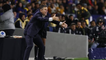 CARSON, CALIFORNIA - APRIL 01: Head coach of LA Galaxy Greg Vanney a gives directions to his team during the CONCACAF Champions Cup match between LA Galaxy and Tigres UANL at Dignity Health Sports Park on April 01, 2025 in Carson, California. Luiza Moraes/Getty Images/AFP (Photo by Luiza Moraes / GETTY IMAGES NORTH AMERICA / Getty Images via AFP)