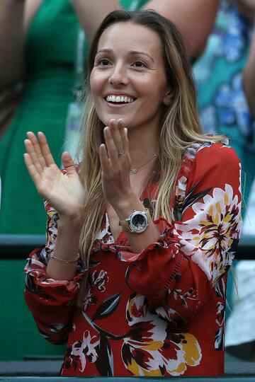 Jelena Djokovic en la grada viendo un partido de su marido Novak Djokovic.