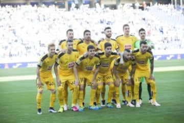 El once inicial del Eibar. De pie: Enrich, Dos Santos, Luna, Ansotegui e Irureta. Agachados: Keko, Ekiza, Dani García, Adrián, Juncà y González. 