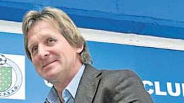 Schuster en rueda de prensa