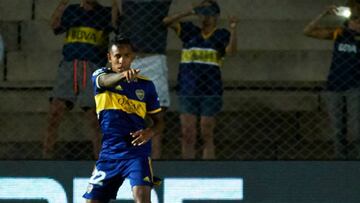 Sebastián Villa celebra el gol con Boca Juniors