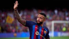 BARCELONA, SPAIN - AUGUST 07: Memphis Depay of FC Barcelona acknowledges the supporters prior to the Joan Gamper Trophy match between FC Barcelona and Pumas UNAM at Spotify Camp Nou on August 07, 2022 in Barcelona, Spain. (Photo by Alex Caparros/Getty Images)