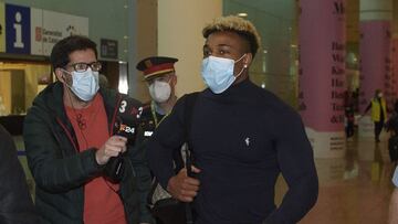 28/01/22 LLEGA ADAMA TRAORE BARCELONA AEROPUERTO 