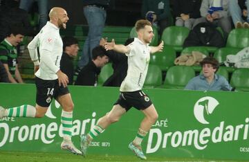 Otro de los futbolistas por los que merece la pena pagar una entrada en Segunda. Peque ha destrozado sus registros goleadores y es copichichi del campeonato. Lleva diez en Liga y parece no tener techo. Tres presencias en el once.