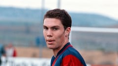 Alternó el Barcelona 'B' con el primer equipo desde 1998 hasta el 2003. Militó en el Getafe la temporada 2005-06.